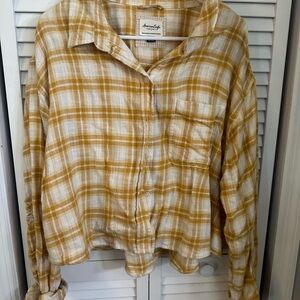 American Eagle Mustard and White Plaid Button-Up Shirt